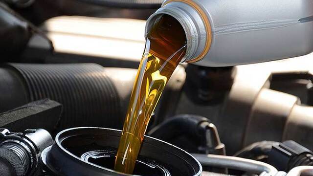 Rekomendasi Oli Mobil Berkualitas untuk Semua Jenis Mesin